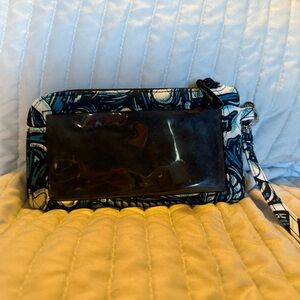 Vera Bradley
RFID Tech Wallet
Nautical print fabric